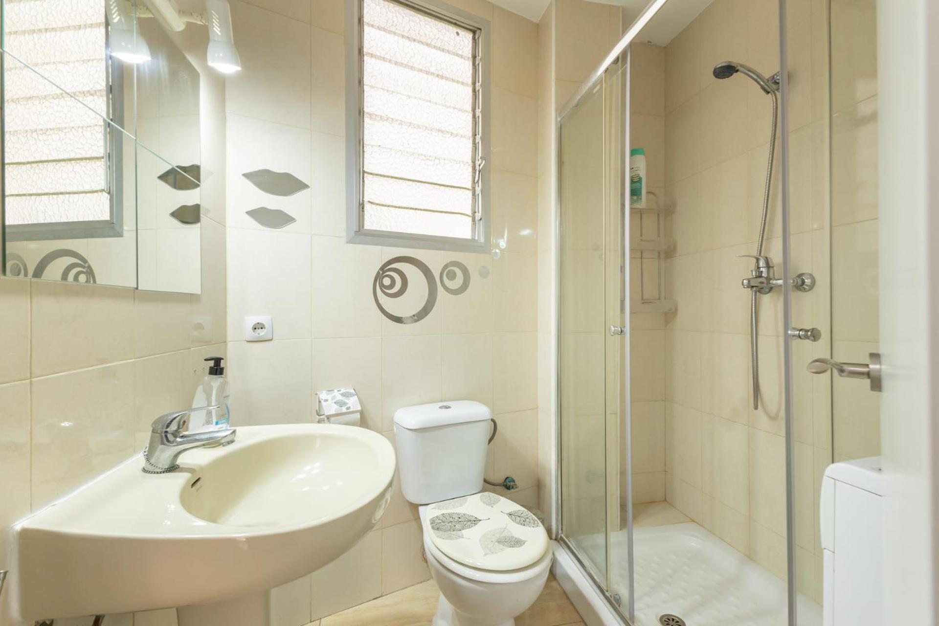 Duque Center Premium Suites, Free Parking Apartment *